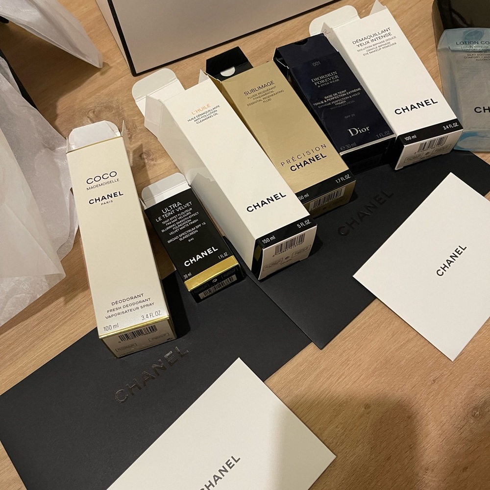 Chanel box plus empty boxes/envelopes/cards - Picture 2 of 7